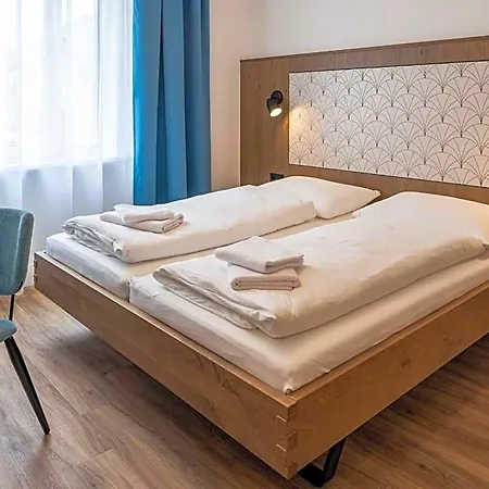 Floeckner Nocleg ze śniadaniem 4*